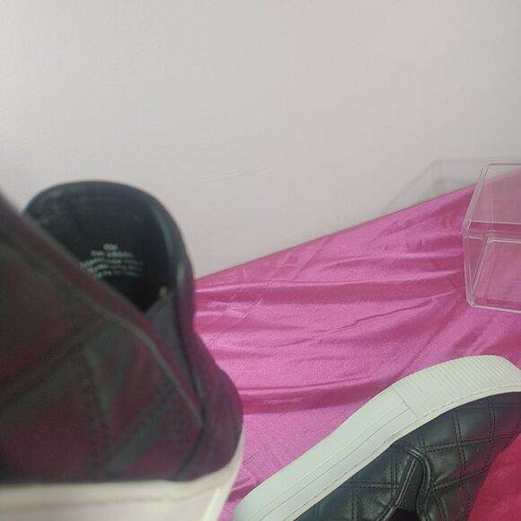 14TH & UNION Black Quilted Platform Sneakers Shoes Women’s Size 6M faux leather. - Picture 9 of 10